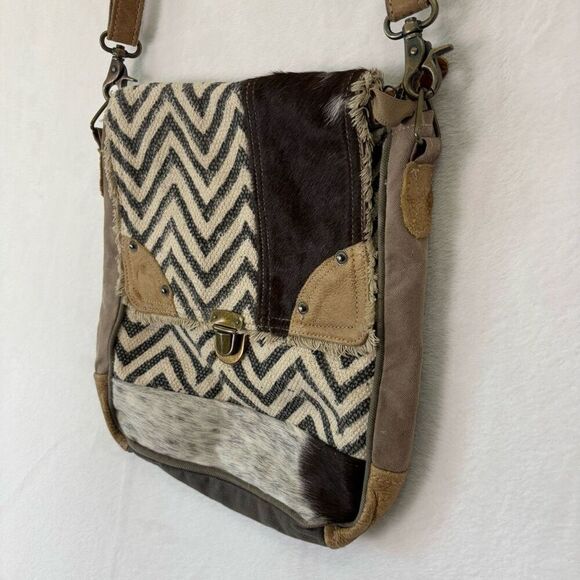 Myra Bag Grey Zig Zag with Fur Detail Flap Closure Crossbody Purse - Picture 3 of 10